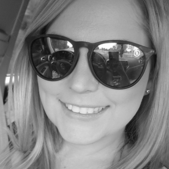 Meet your Posher, Tandra - Picture 1 of 1